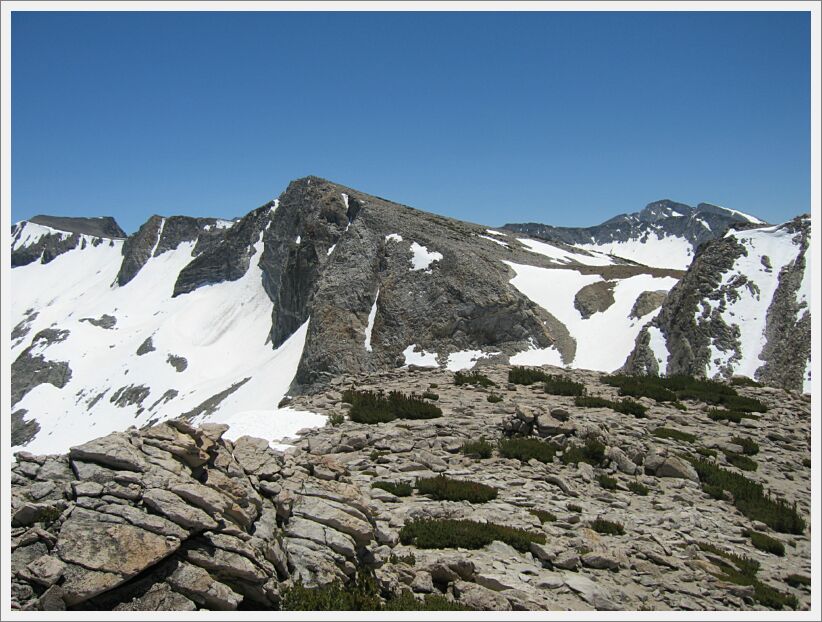 2010-07-02 Vogelsang (40) Parson and Peak 11850 in front